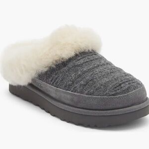 NWT UGG- Cluggette Genuine Shearling Lined Indoor/Outdoor Slipper- Moon Gray- 8
